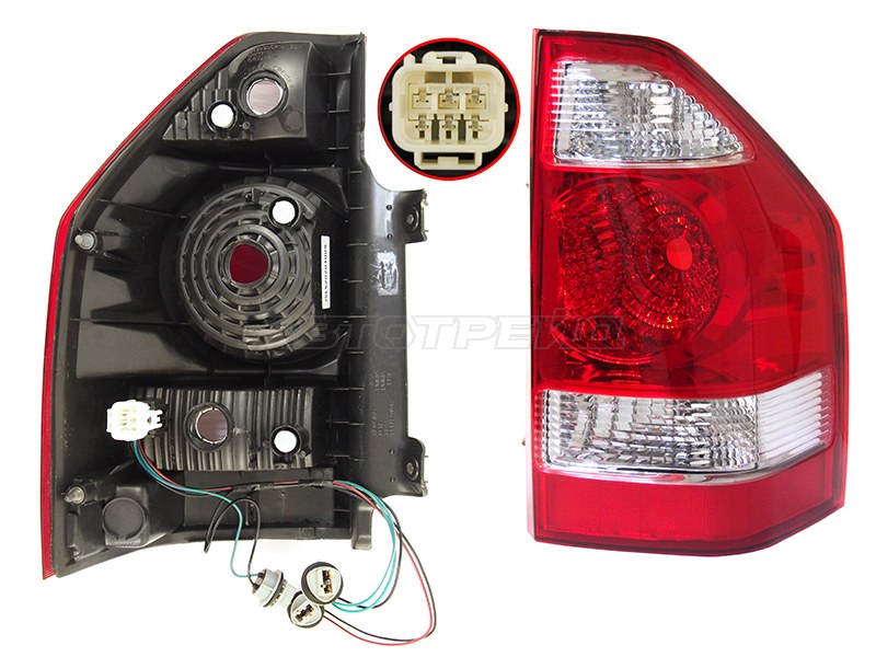 Фонарь задний Mitsubishi Pajero 02-06 (Справа)
