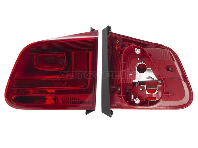 Фонарь в крышку багажника Volkswagen Tiguan 11-17 (Справа)