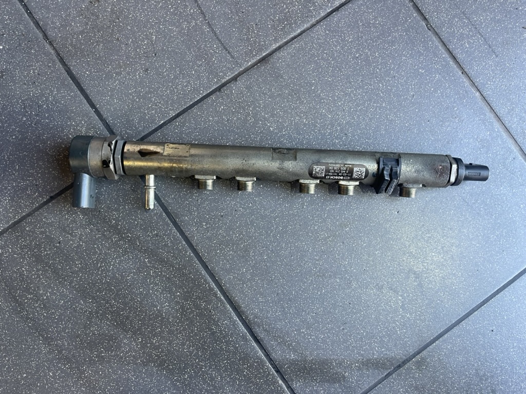 Топливная рампа BMW N47 13537809128
