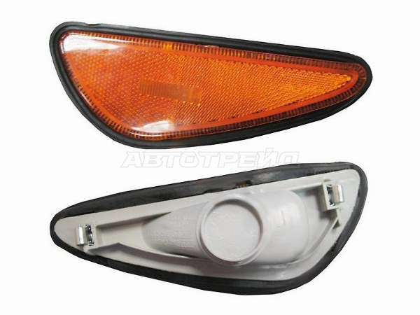 Отражатель Nissan Cefiro 01-03 / Maxima 00-06 (Сзади / Справа / В бампер)